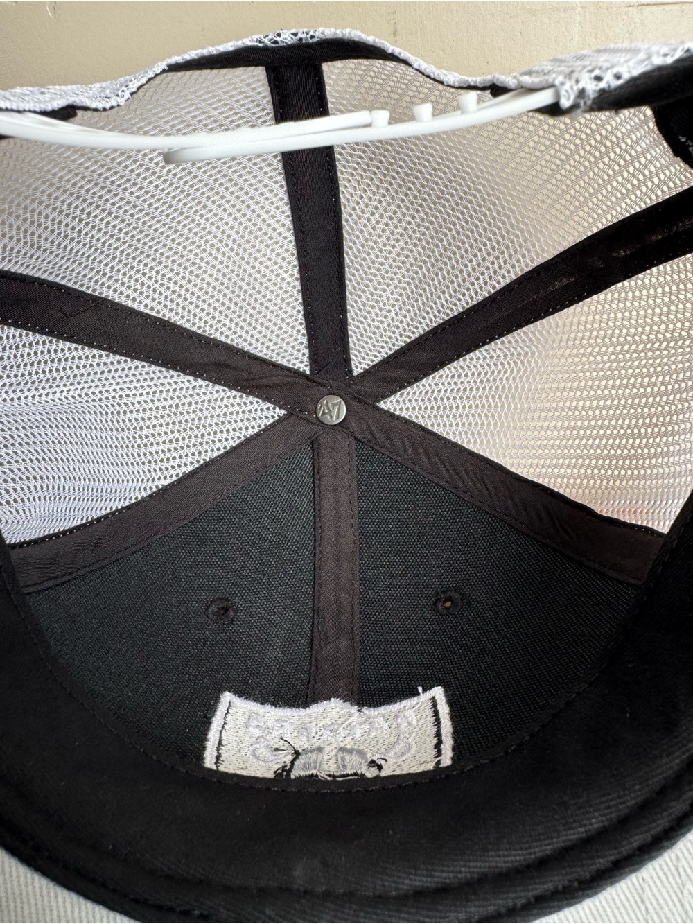 Hat Image Subcategory Classification - Picture 7 of 9
